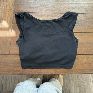 Black cropped short sleeve workout top